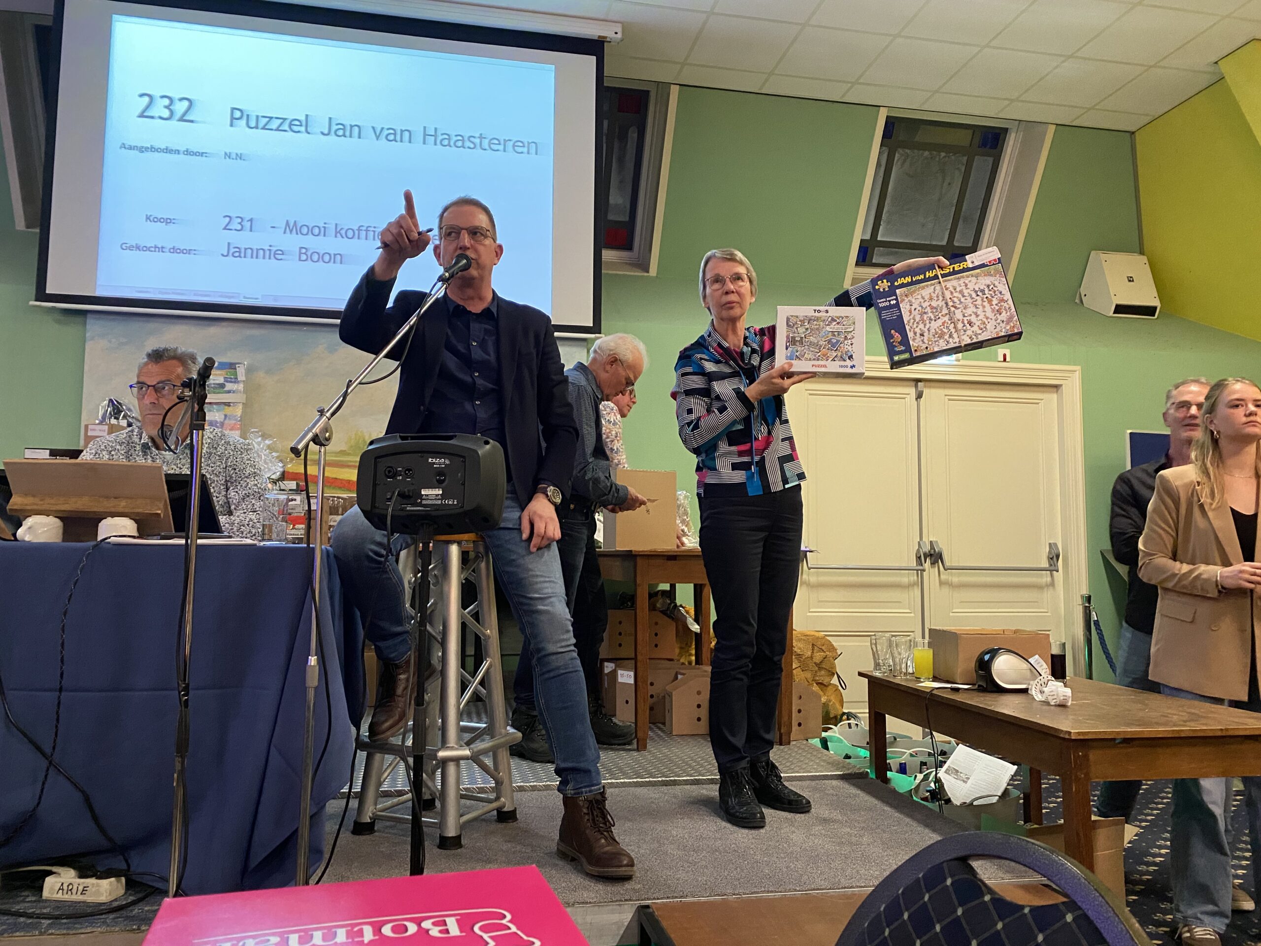 Gemeenschapsveiling in Bovenkarspel met biedingen op bijzondere belevenissen en lokale activiteiten.