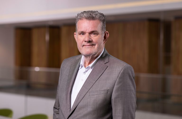 Wethouder Marcel ten Have van Drechterland over verkeersveiligheid en het verbeteren van wegen en fietspaden.