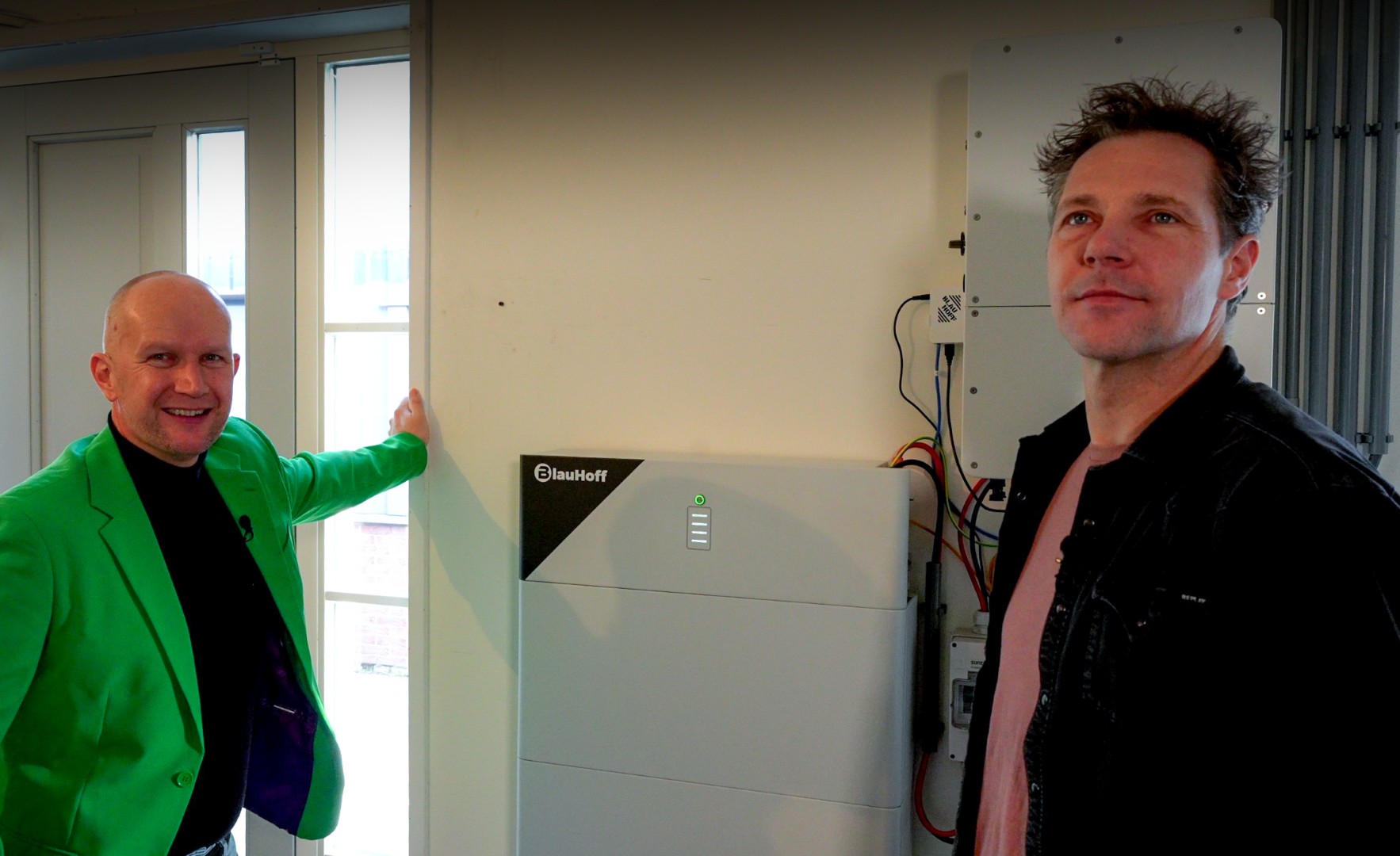 Studio-uitzending van Gluren bij Duurzame Buren over zonnepanelen, thuisbatterijen en slim energiegebruik in Westfriesland