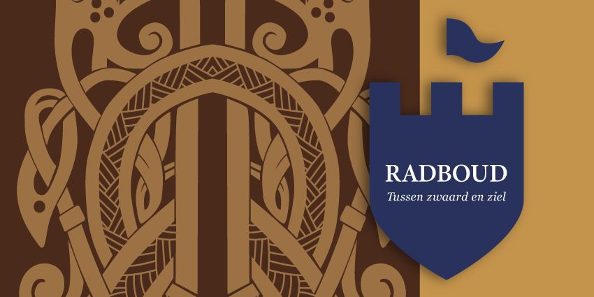 Bezoekers bekijken de tentoonstelling ‘Radboud, tussen zwaard en ziel’ in Kasteel Radboud in Medemblik.