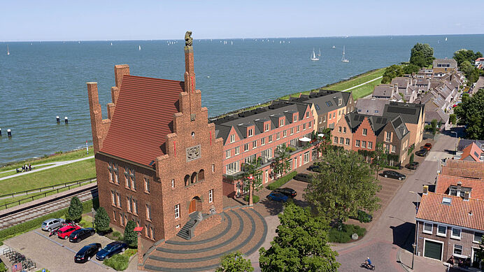 Sloop van het oude stadskantoor in Medemblik voor woonproject Bries aan de Nieuwstraat.