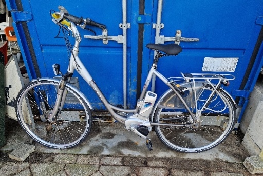 Verwijderde elektrische Simplex-fiets aan de Kleingouw in Andijk