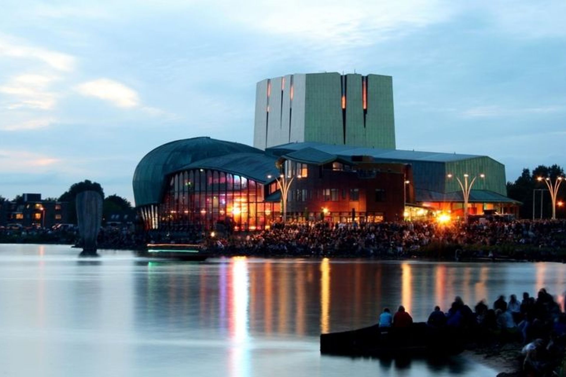 Schouwburg Het Park in Hoorn waar het grote lijsttrekkersdebat voor de gemeenteraadsverkiezingen plaatsvindt.