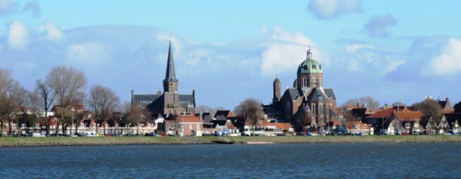 Kees Maas van de ChristenUnie Hoorn stelt schriftelijke vragen over ruimte, huisvesting en toekomst van kerken in Hoorn.