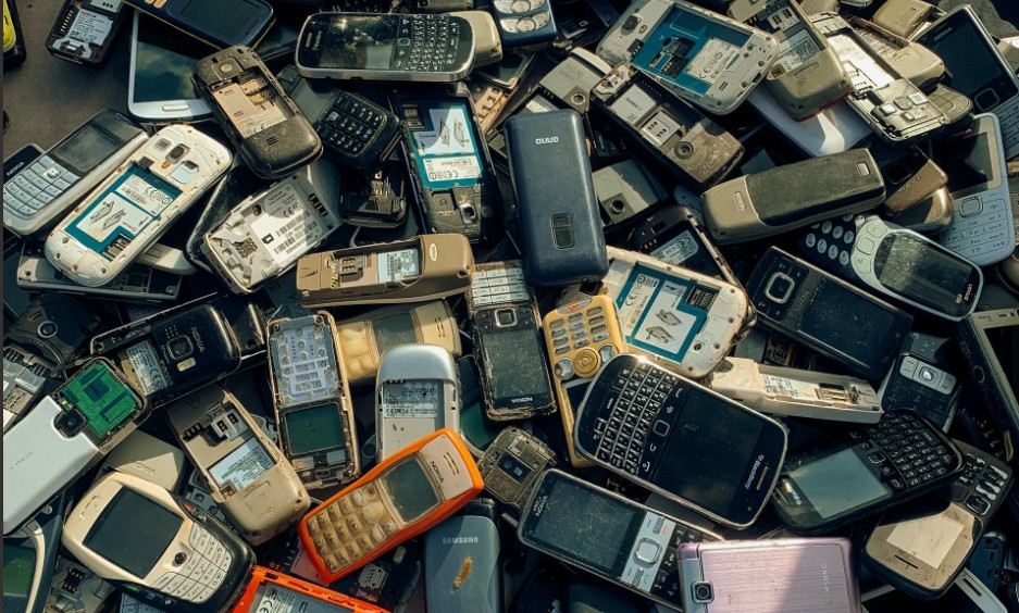 Inzamelpunt voor oude elektronica van Rotary Medemblik met ingeleverde apparaten