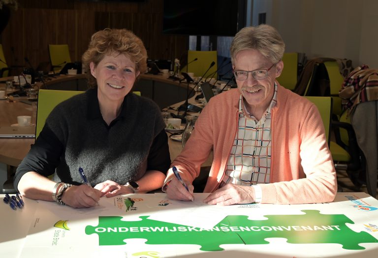 Ondertekening van het Onderwijskansenconvenant Jonge Kind 2026 door gemeenten, scholen en kinderopvangorganisaties.