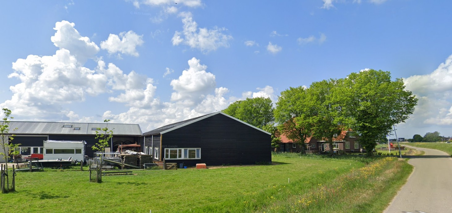 Locatie Mijzerdijk 6A in Ursem waar opvang voor Oekraïense vluchtelingen wordt gerealiseerd.