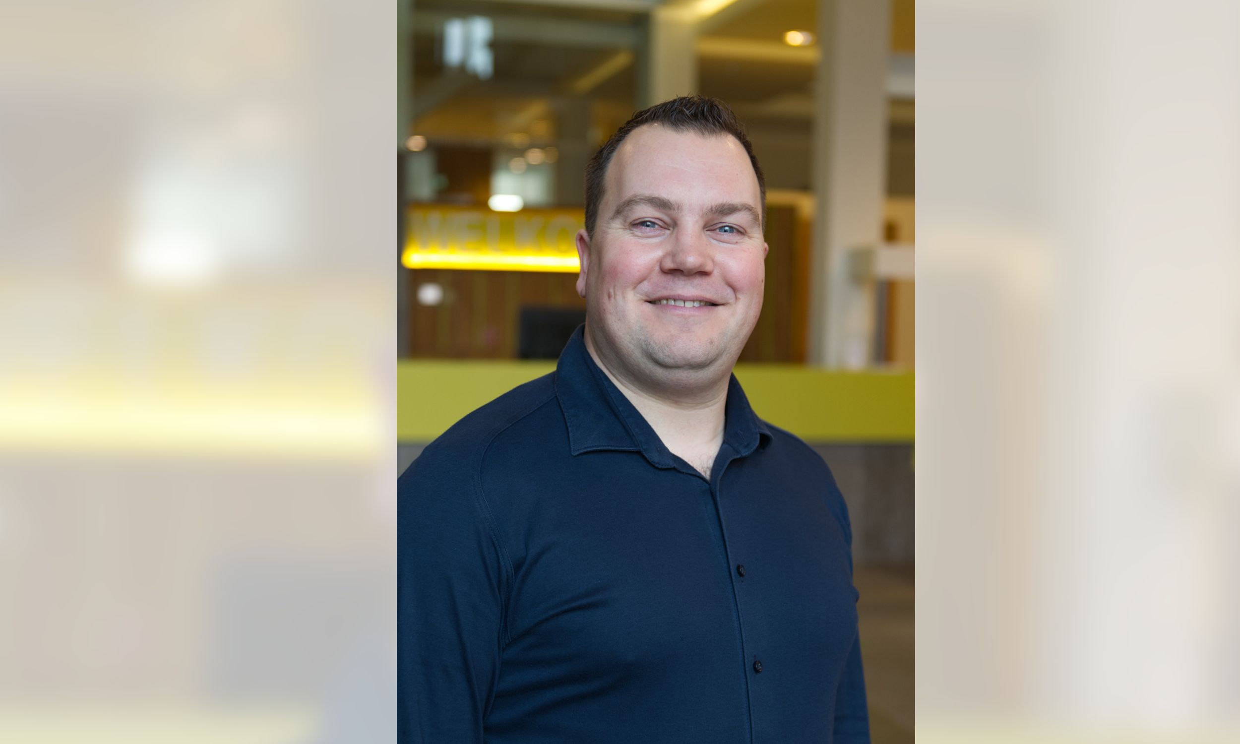 Pieter Rood tijdens een bijeenkomst van de gemeenteraad in Drechterland