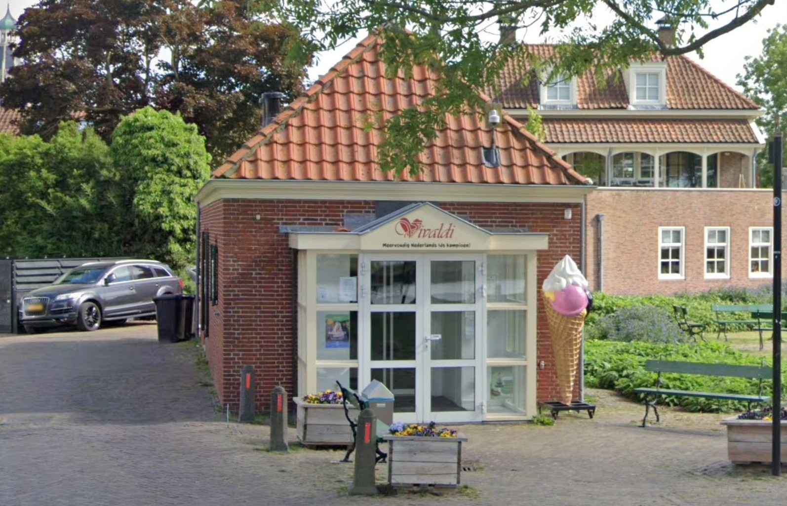 Historisch pand aan het Landje van Top in Enkhuizen waar een ijssalon komt.