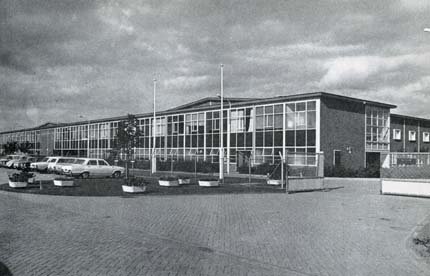 Voormalige Philipsfabriek aan de Holenweg in het Holenkwartier in Hoorn