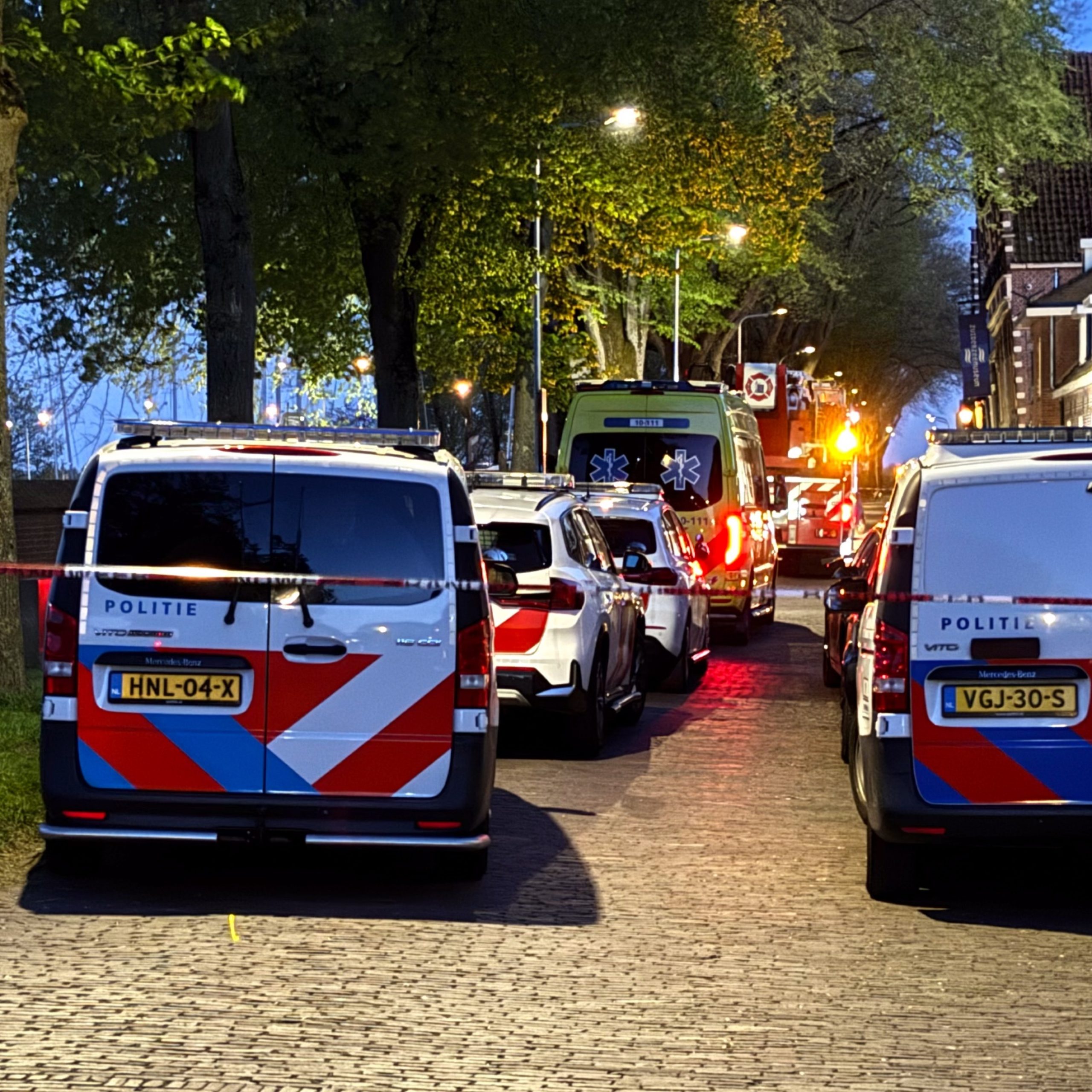 Man springt in haven Enkhuizen na politieachtervolging