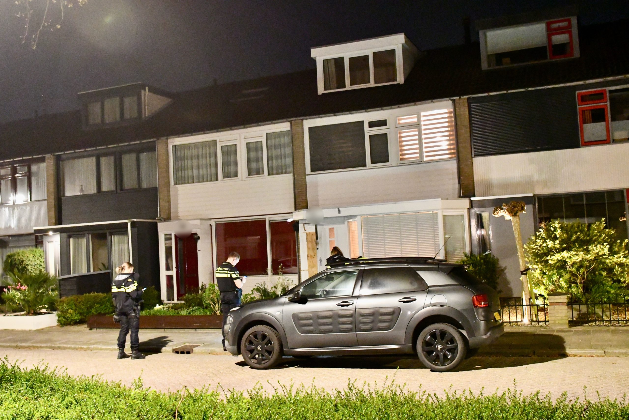 Politie onderzoekt schade na explosie bij woning aan de Plantage in Blokker