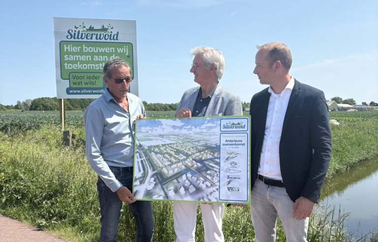 Handtekeningen gezet voor woningbouwplan Silverwoid in Lutjebroek