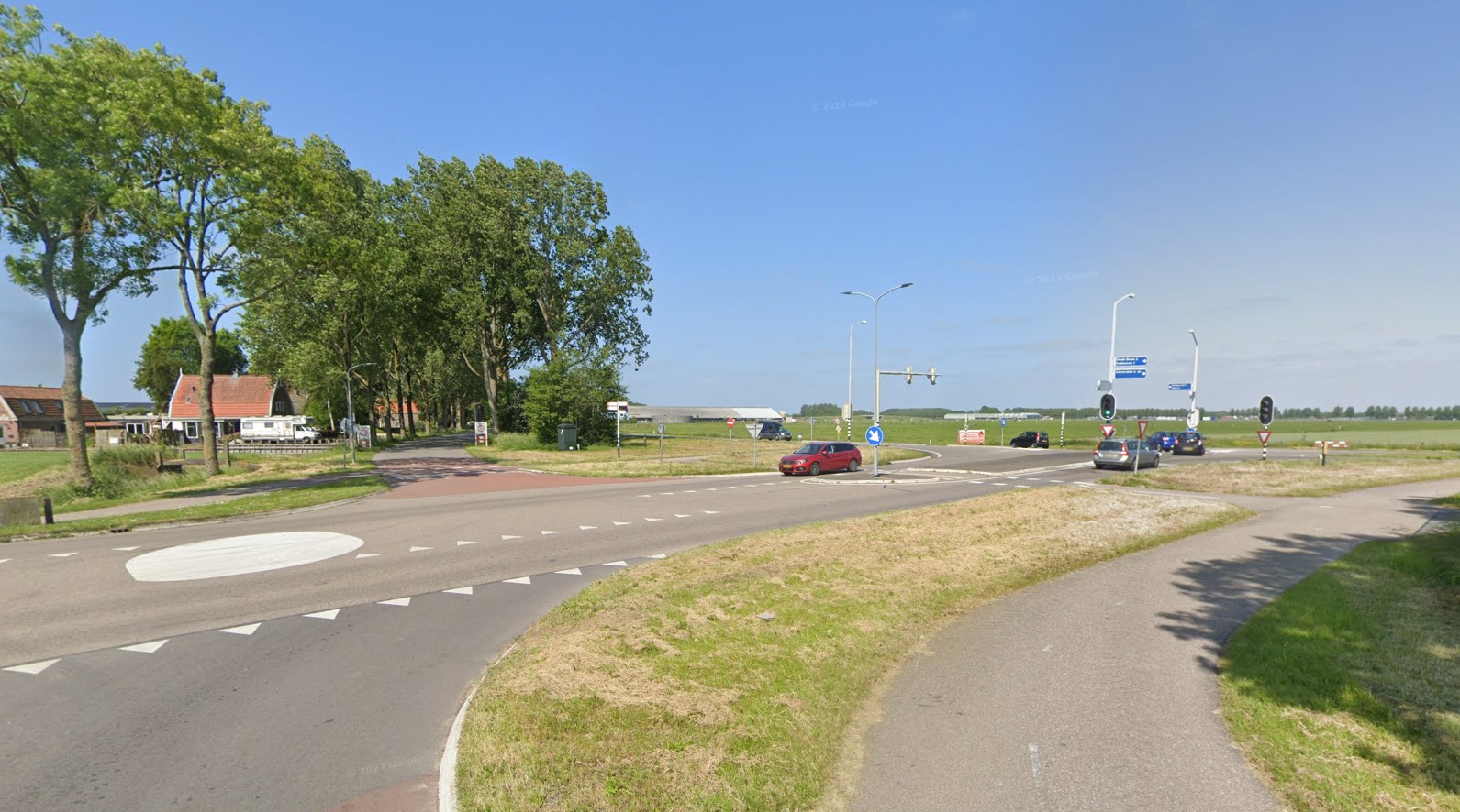 VVD Drechterland stelt vragen over reclamebord bij fietspad en zwaar vrachtverkeer over De Buurt.