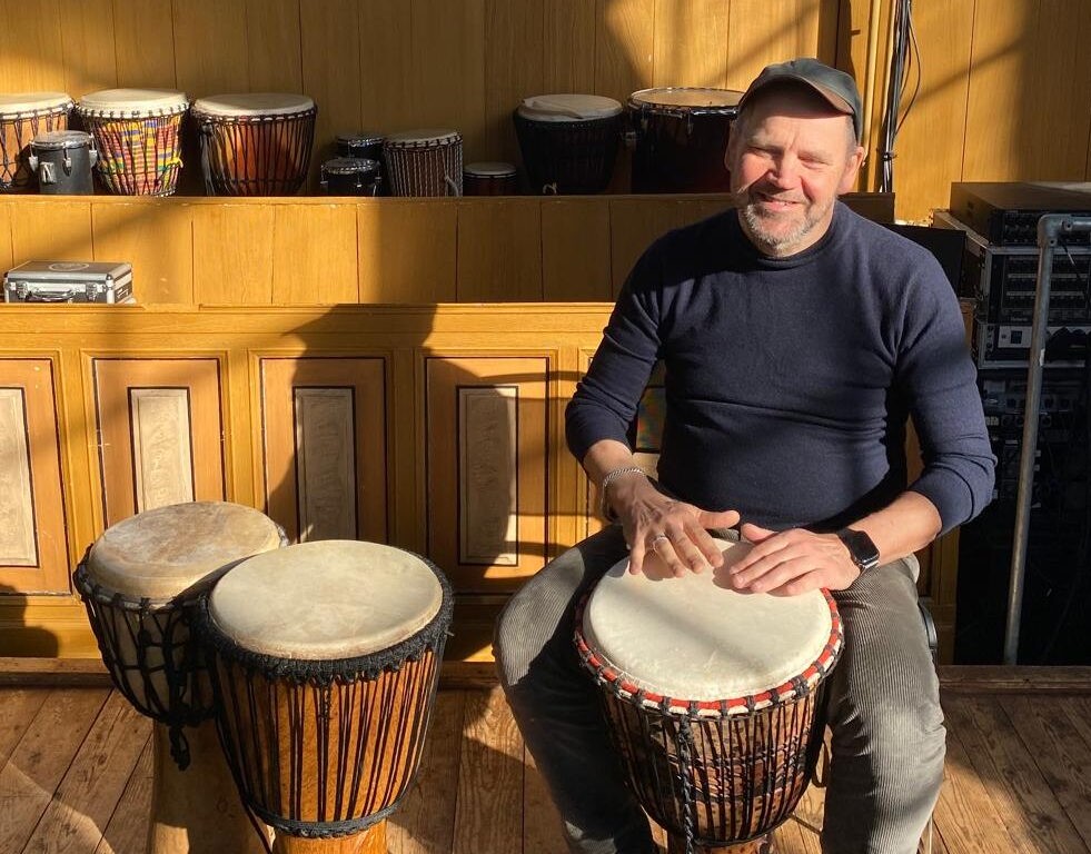 Djembé met René in Theaterkerk Hemels in Twisk