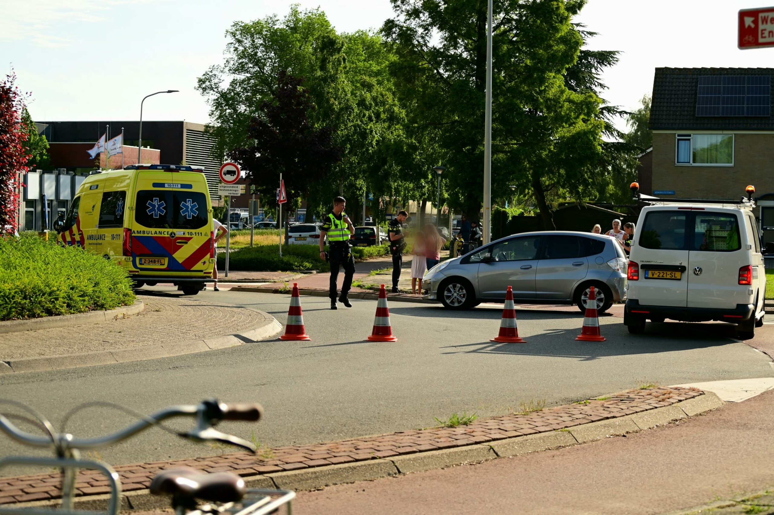 Fietser gewond bij ongeval op rotonde in Medemblik