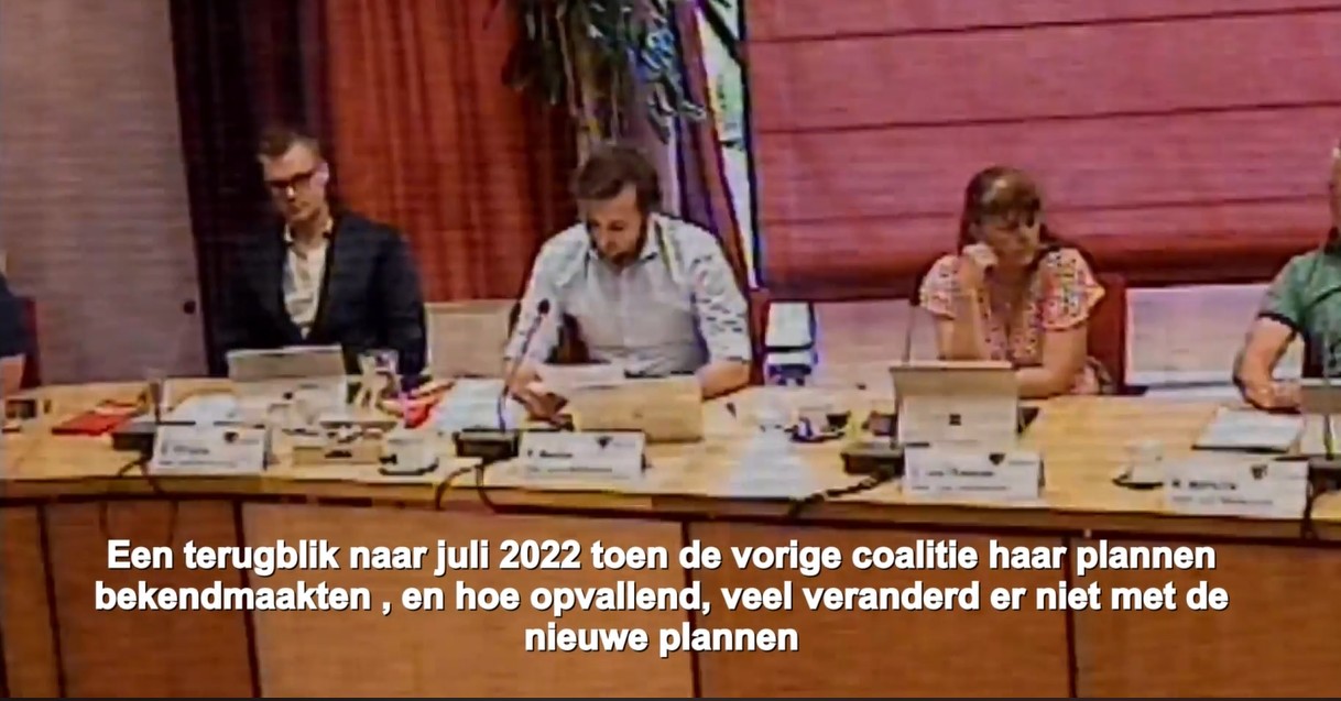 Afscheid van het oude college en installatie nieuwe college, met een groot vraagteken.