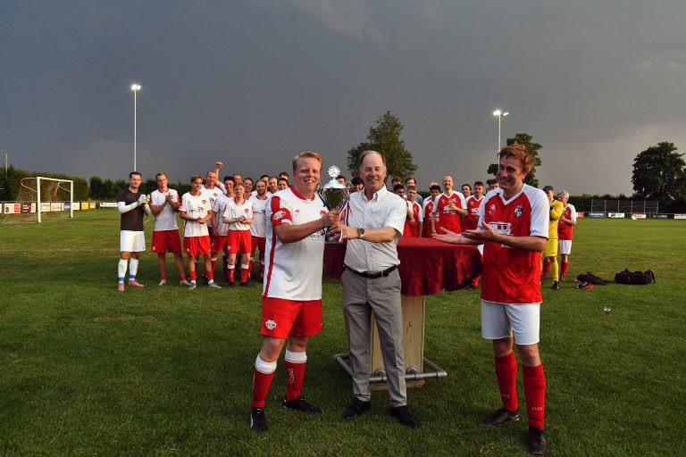 WSW Wijdenes neemt LED-verlichting op hoofdveld in gebruik