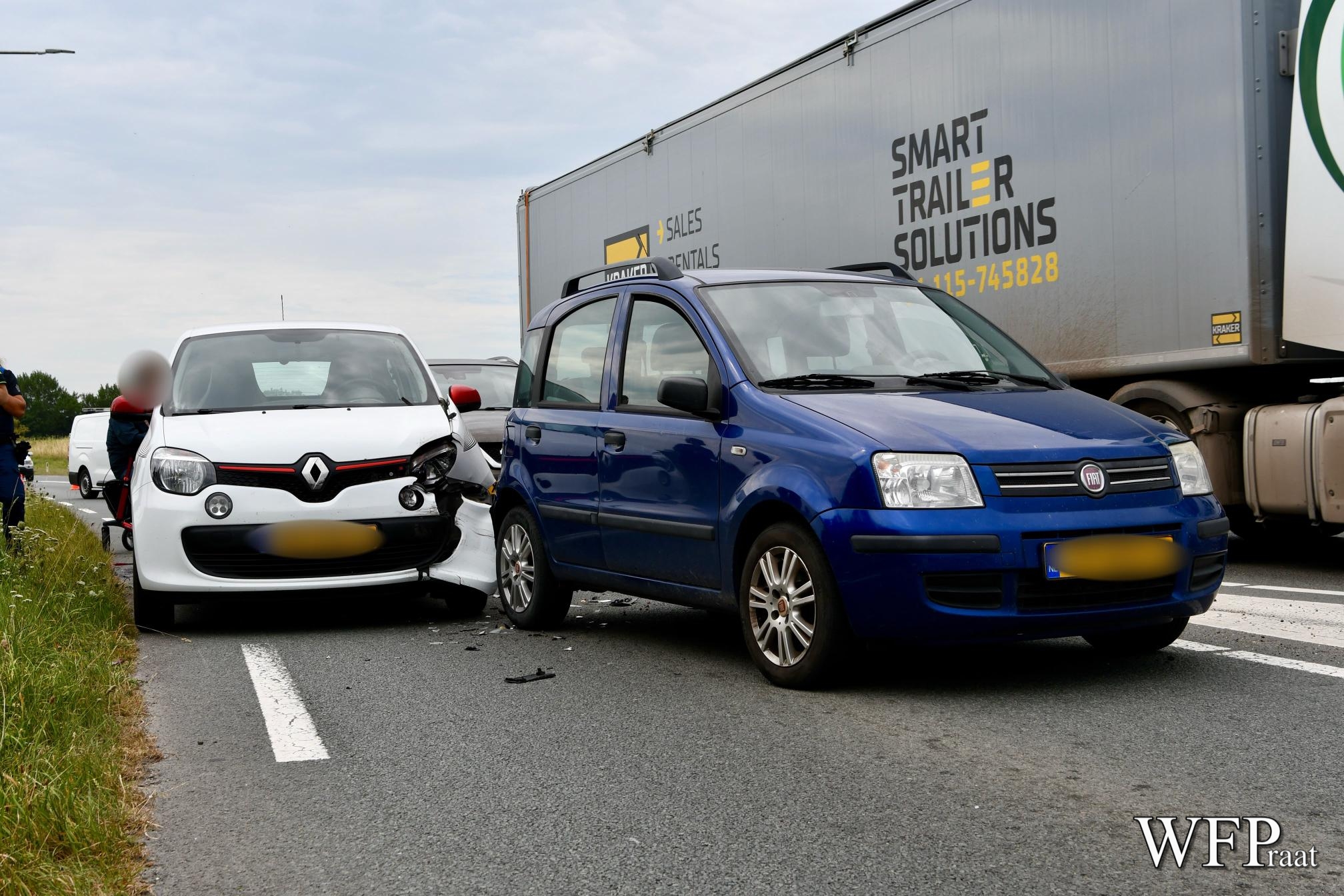 Drie voertuigen betrokken bij aanrijding op N239 bij Opperdoes
